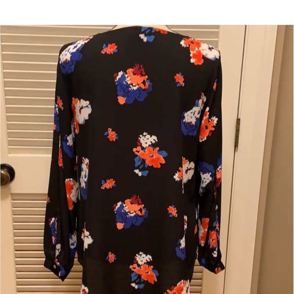 Vince Camuto Cold Shoulder Blouse in Rich Black, Size Medium - Picture 4 of 12